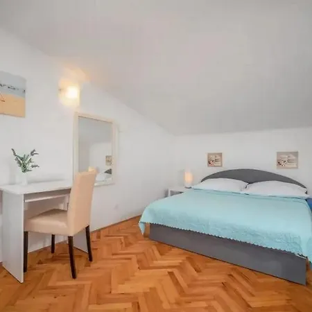 Prázdninový dům House With A Swimming Pool - 23000