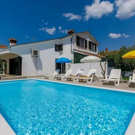 House With A Swimming Pool - 23000 Prázdninový dům